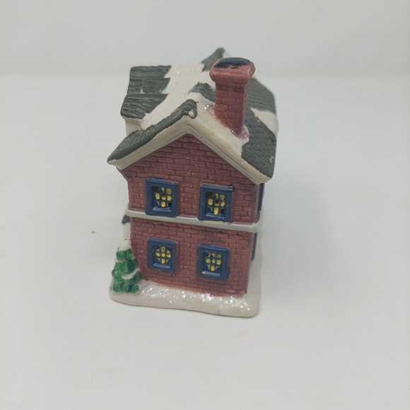 Wellington Square Christmas Village School House Porcelain Miniature Decoration - Picture 4 of 9